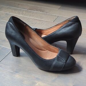 Clark's Size 6.5 Black Leather Heels